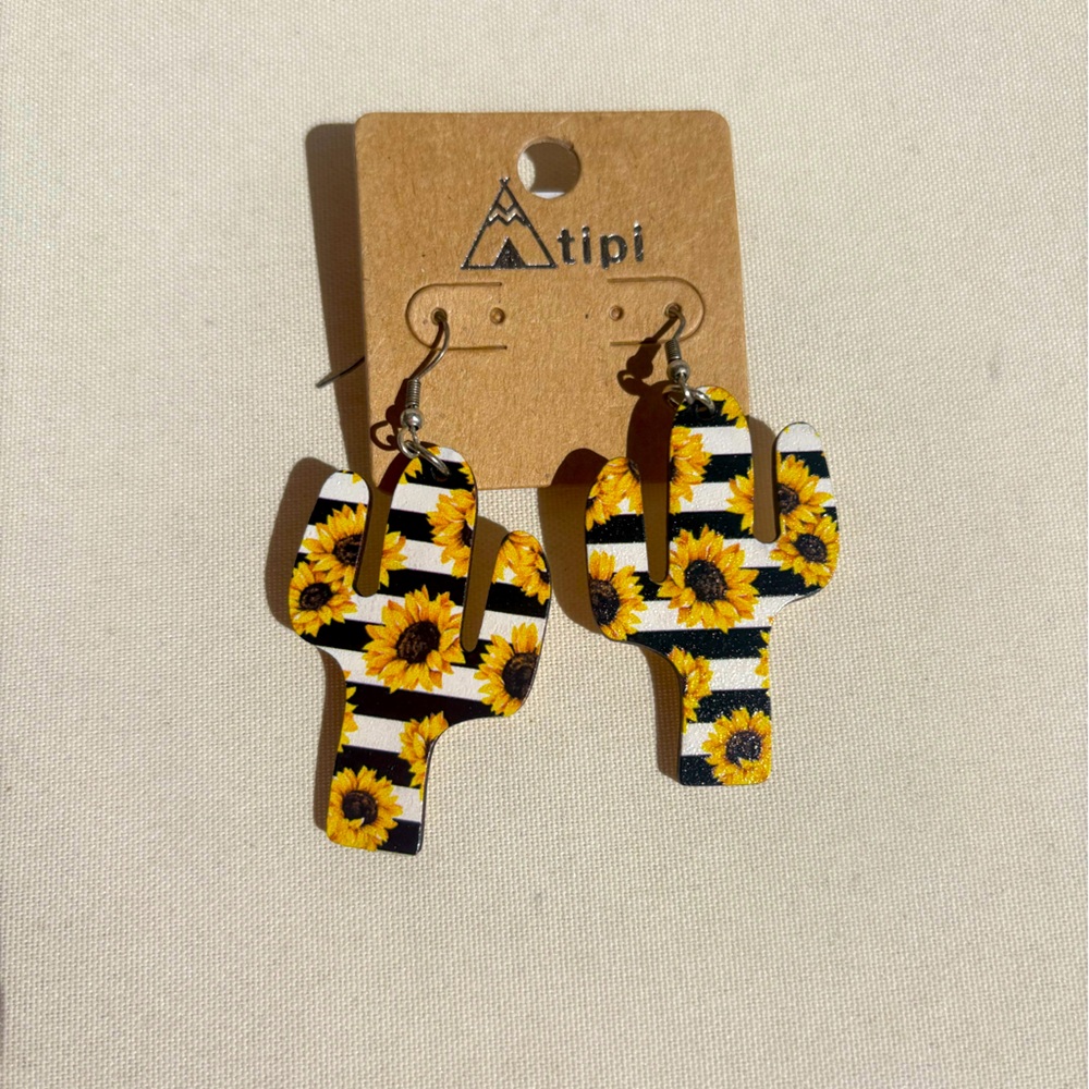 Tipi Sunflower Cactus Wood Earrings